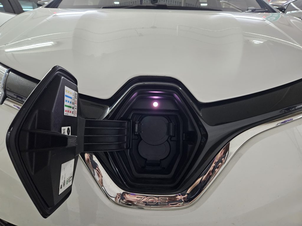 How to deals charge renault zoe